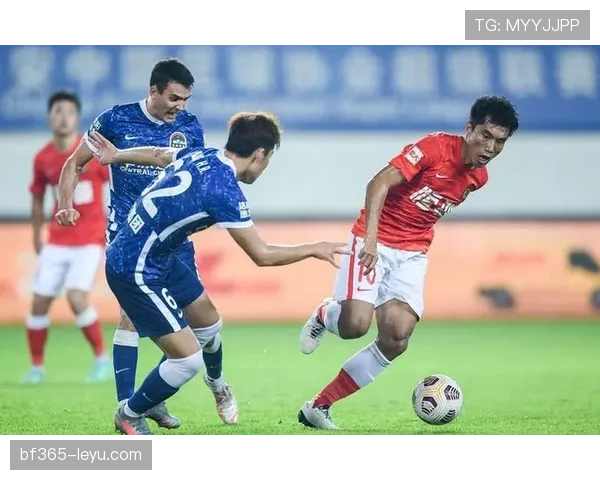 狼队强势逆转彰显韧性,状态回升重返积分榜争冠行列 狼队强势逆转彰显韧性,状态回升重返积分榜争冠行列